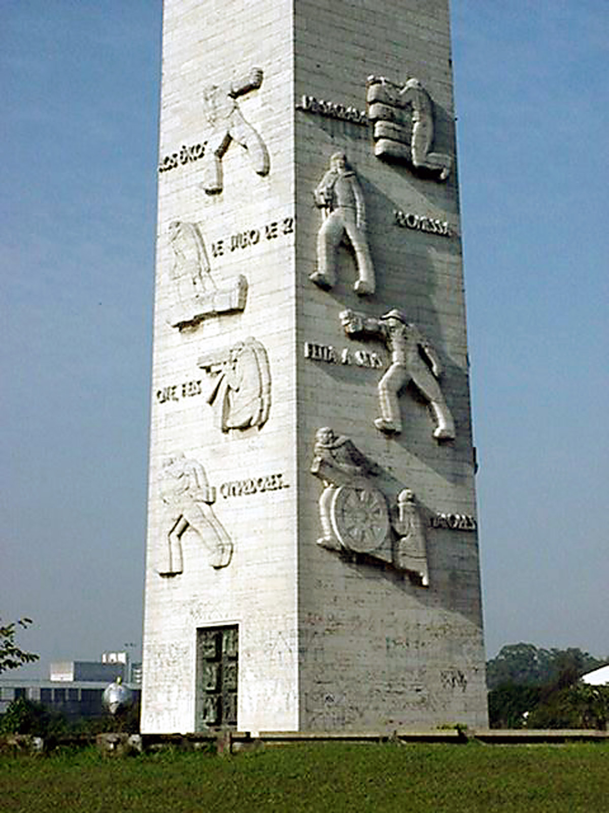 Monumento Obelisco <a style='float:right;color:#ccc' href='https://www3.al.sp.gov.br/repositorio/noticia/07-2008/Obelisco detalhe.jpg' target=_blank><i class='bi bi-zoom-in'></i> Clique para ver a imagem </a>